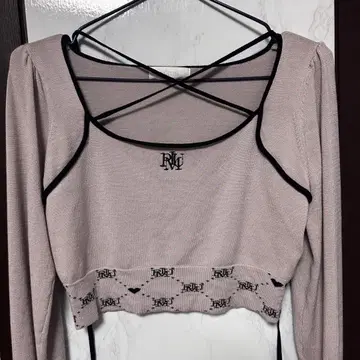 pium 모노그램 테이프 니트