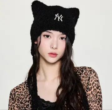 인기 MLB Korea 블랙 끈 포함 비니 고양이 귀 한국 카리나 착용
