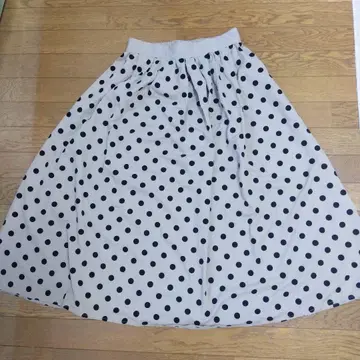 새상품 슈라루 플로키 도트 플레어 스커트 L 사이즈