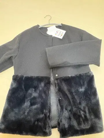 새상품 노카라 퍼 절개 코트 M 사이즈 블랙