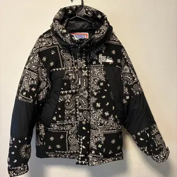 퍼스트다운 페이즐리 반다나 패턴 다운 자켓