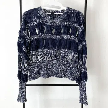 프라이드 프린지 디자인 긴팔 스웨터 네이비