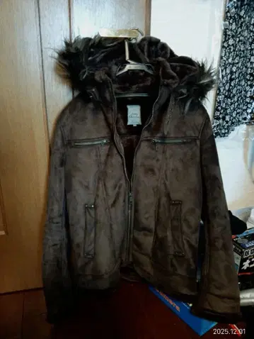 루이 샤브롱 무톤 코트 스웨이드 후드 부착