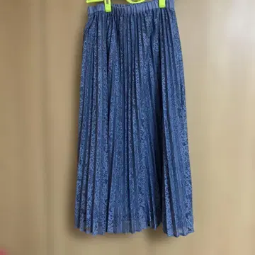 파란색 레이스 플리츠 롱 스커트