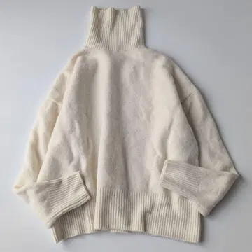 르쉘블루 울 캐시미어 터틀넥 니트 화이트