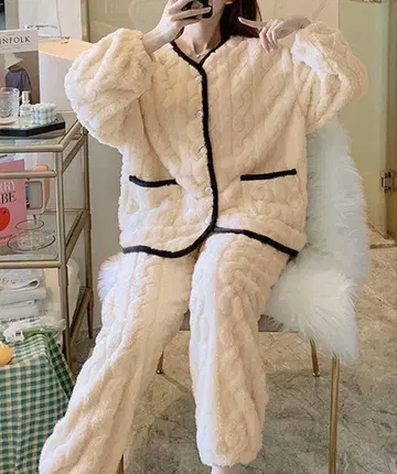 DAY CLOSET 긴팔 케이블 짜임 복슬복슬 보아 파이핑 룸웨어