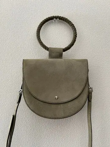 올리브 그린 핸들 부착 숄더백