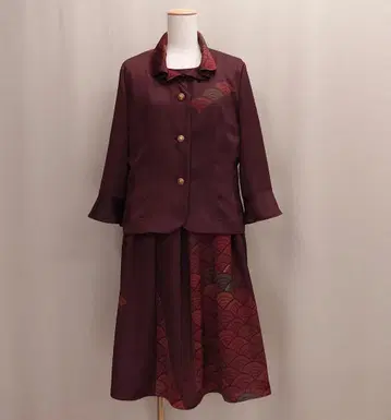 기모노 리메이크 프릴 칼라의 자켓과 플리츠 원피스