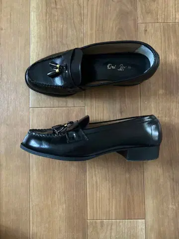 블랙 가죽 로퍼 태슬 골드 금장 장식 24.0cm