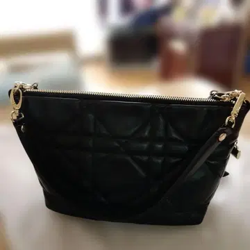 블랙 퀼팅 숄더백