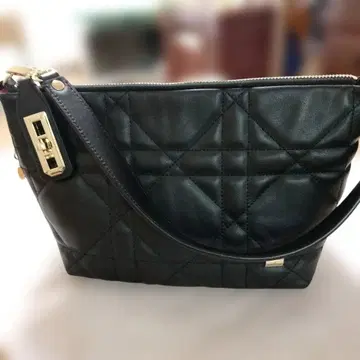 블랙 퀼팅 숄더백