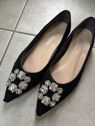 비쥬 장식 블랙 플랫슈즈 24.5cm