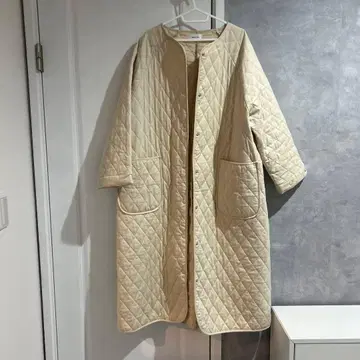 리브라큐 퀼팅 롱 코트 아이보리