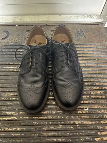 Dr.martens 3989 UK6 브로그 슈즈