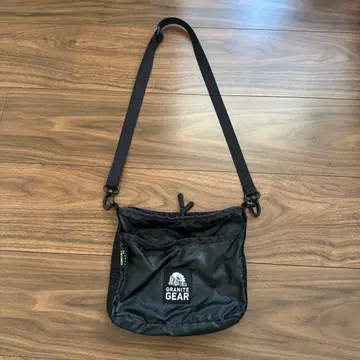 GRANITE GEAR 블랙 숄더백