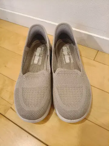 SKECHERS 슬립인즈 그레이 스니커즈 24.5