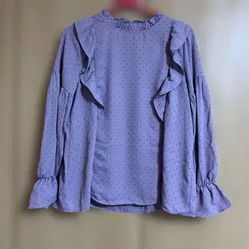 연보라 도트 무늬 프릴 블라우스