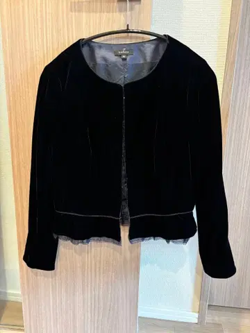 Tocca 벨로아 원단 노카라 자켓