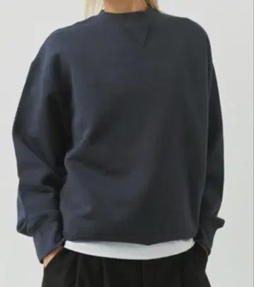 ALEXIA STAM 로고 자수 맨투맨 네이비 트레이닝복