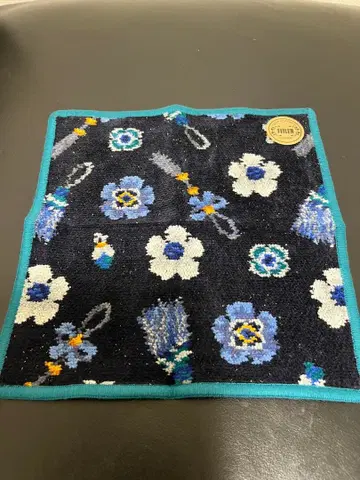 페이 블루 태슬 손수건