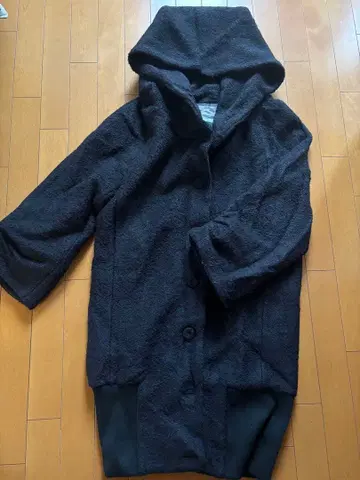 플리스 후드 부착 롱 코트 블랙