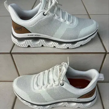 미사용품 스케쳐스 스니커즈 GLIED-STEP 25.5