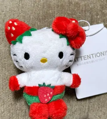 딸기 신문 키티 토이 키링 딸기 이치고만 LOWRYS FARM