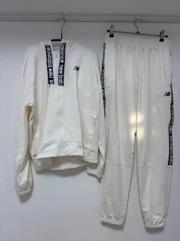 [ 가격 인하 ] 뉴발란스 후드 부착 저리 세트 M 화이트