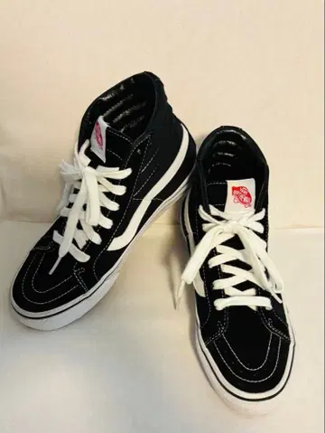 Vans 블랙 하이컷 스니커즈