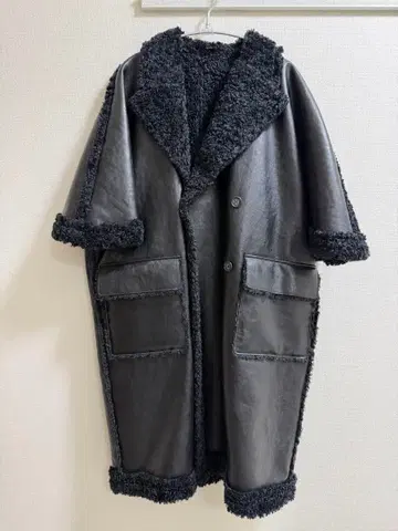 블랙 가죽 & 보아 롱 코트