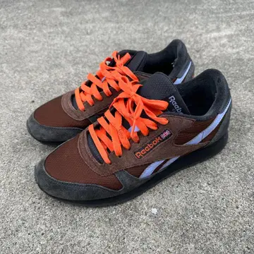 BoTT x Reebok 스니커즈