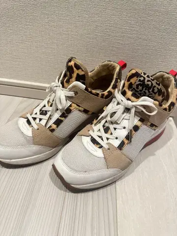 마이클코어스 레오파드 무늬 스니커즈