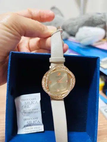 Swarovski 쿼츠 손목시계 골드/베이지