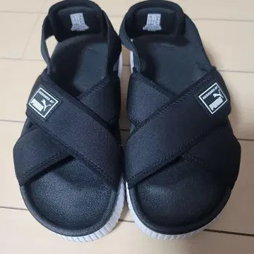 PUMA 크로스 스트랩 샌들 블랙