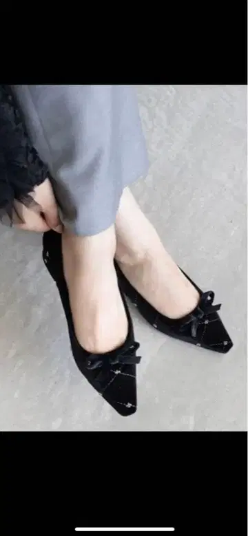 RANDA 비즈 x 퀼팅 리본 로우힐 펌프스 벨로아 펌프스