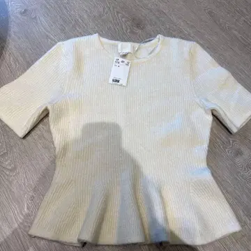 완판템 H&M 리브 니트 페플럼 탑 화이트