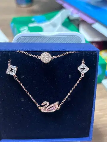 Swarovski 백조 모티브 팔찌 로즈 골드