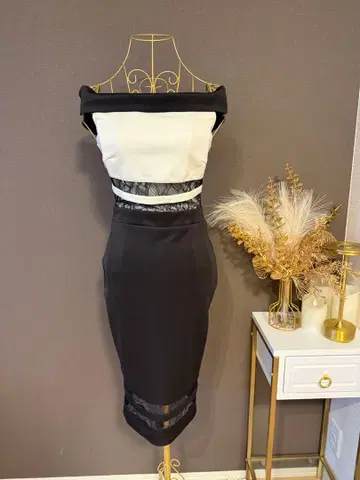 LIPSY 오프숄더 타이트 드레스