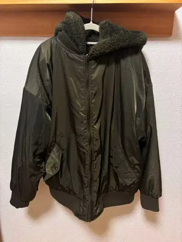 리버서블 후드 부착 자켓