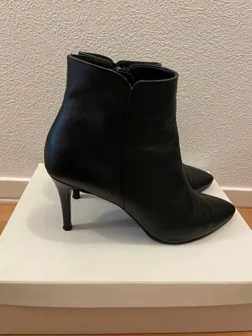 블랙 스틸레토 부츠