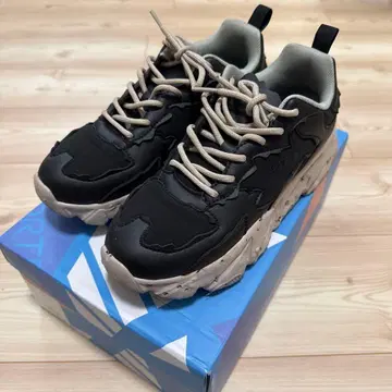 변형 컷 지속가능성 스니커즈/OT3724