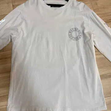 라이트 그레이 긴팔 셔츠 프린트 포함