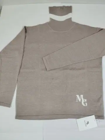 미착용 MASAGO 터틀넥 스웨터