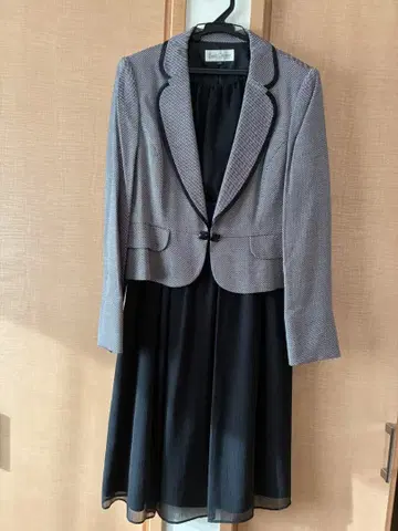 Belle Current 원피스 수트 그레이/블랙