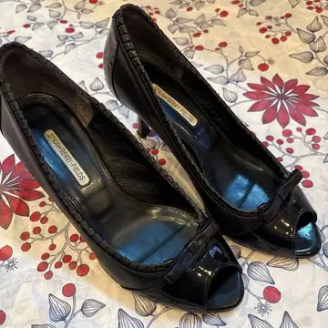 스트로베리 필드 블랙 오픈토 펌프스 23cm