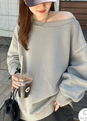 [ 미사용 ] 디스코트 피그먼트 원숄더 맨투맨 프리 사이즈