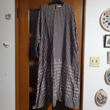 콩제페이에의 체크 밑단 자수 원피스