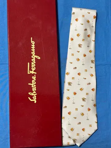 Salvatore Ferragamo 꽃 패턴 넥타이 박스 포함