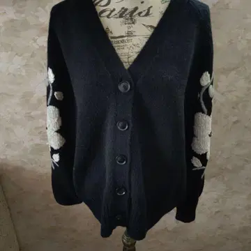 블랙 꽃무늬 자수 긴팔 가디건