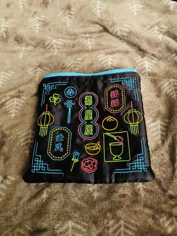 약사의 혼잣말전 자수 파우치